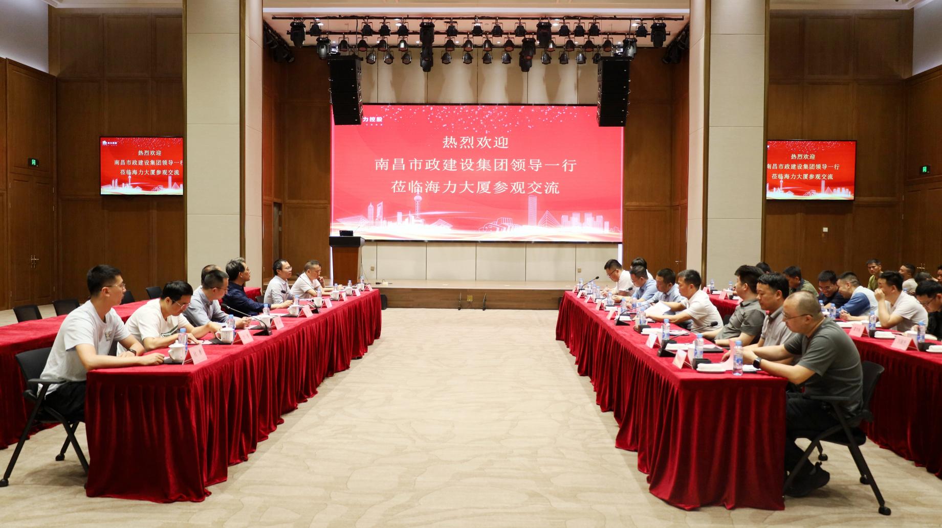 领导扒开我奶罩吸我奶头视频
